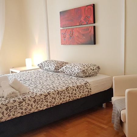 Menta Errathens Apartment - Athens Center, 5 Bd, 2 Bath Екстериор снимка