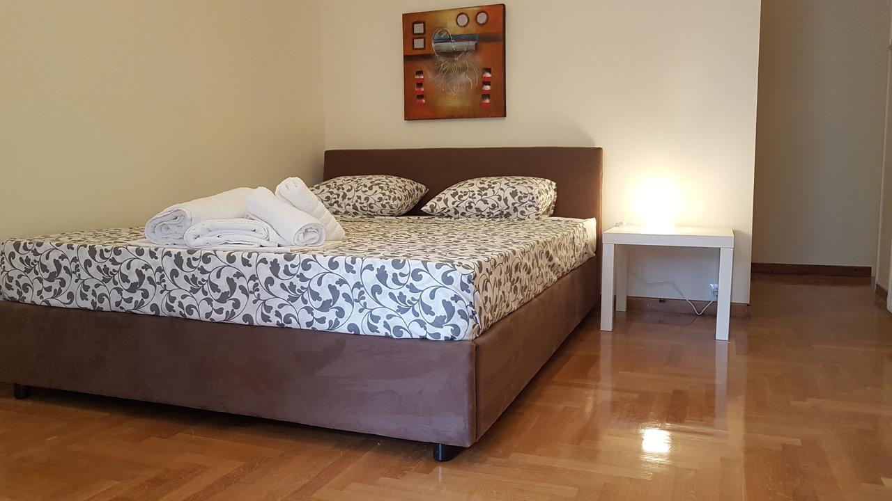 Menta Errathens Apartment - Athens Center, 5 Bd, 2 Bath Екстериор снимка