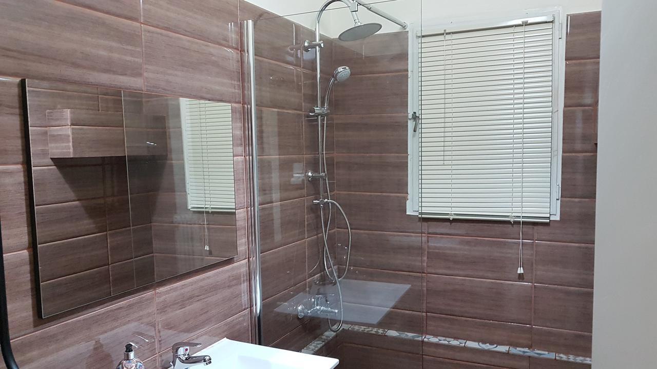 Menta Errathens Apartment - Athens Center, 5 Bd, 2 Bath Екстериор снимка