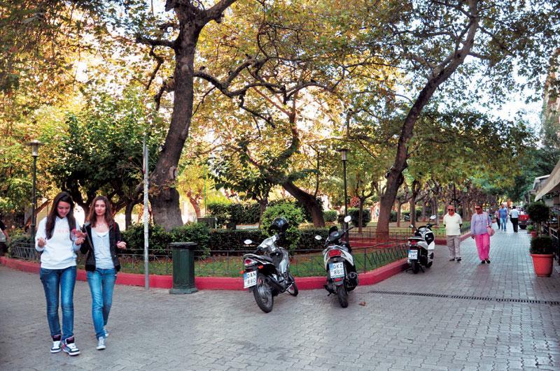 Menta Errathens Apartment - Athens Center, 5 Bd, 2 Bath Екстериор снимка